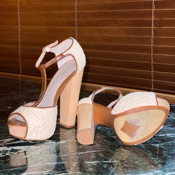 Heels - Picture 3 of 3